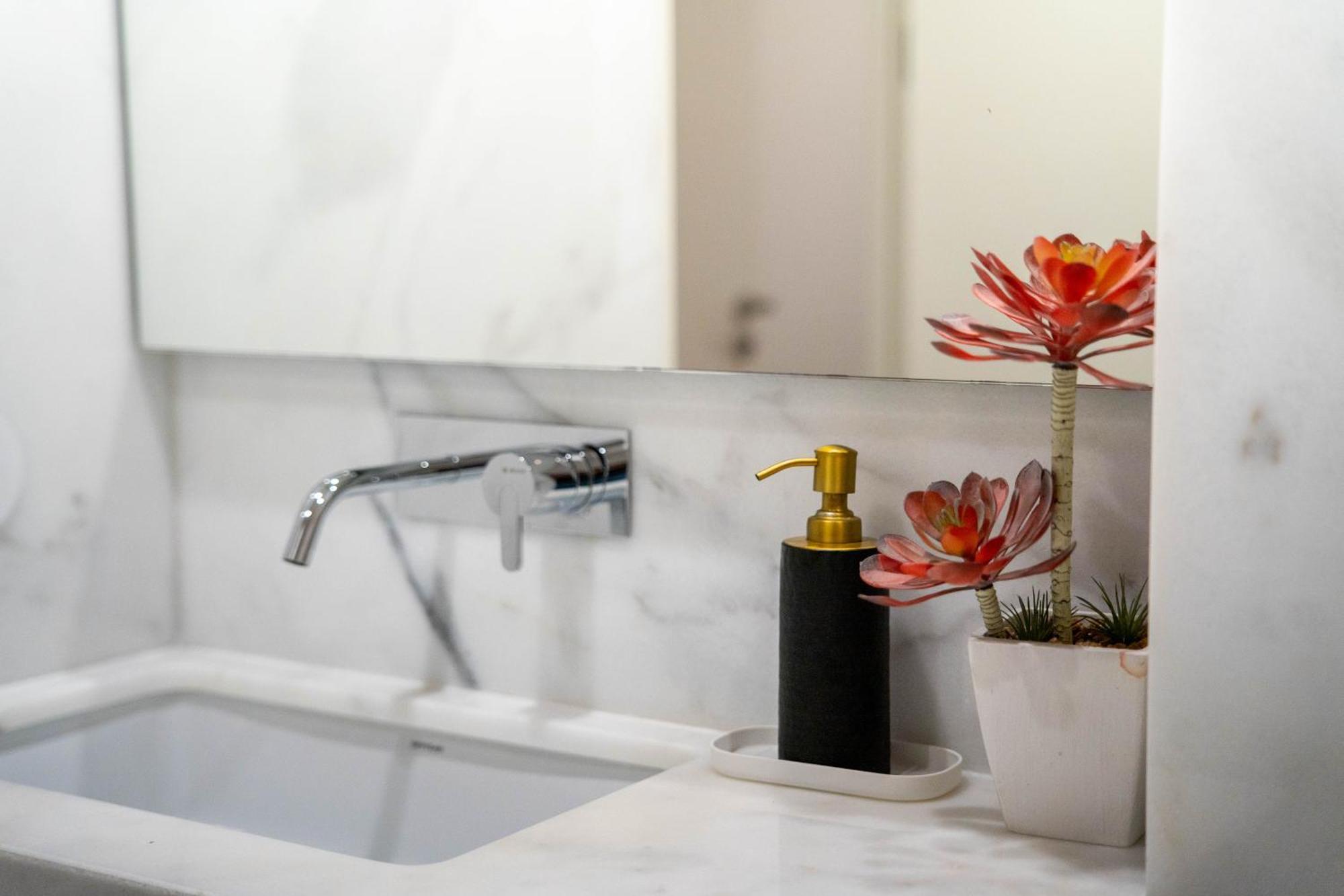 Primrose 1Br Delight W Parking By Lovelystay Porto Eksteriør bilde